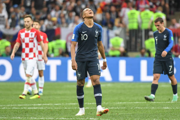 足坛立足 足坛立足